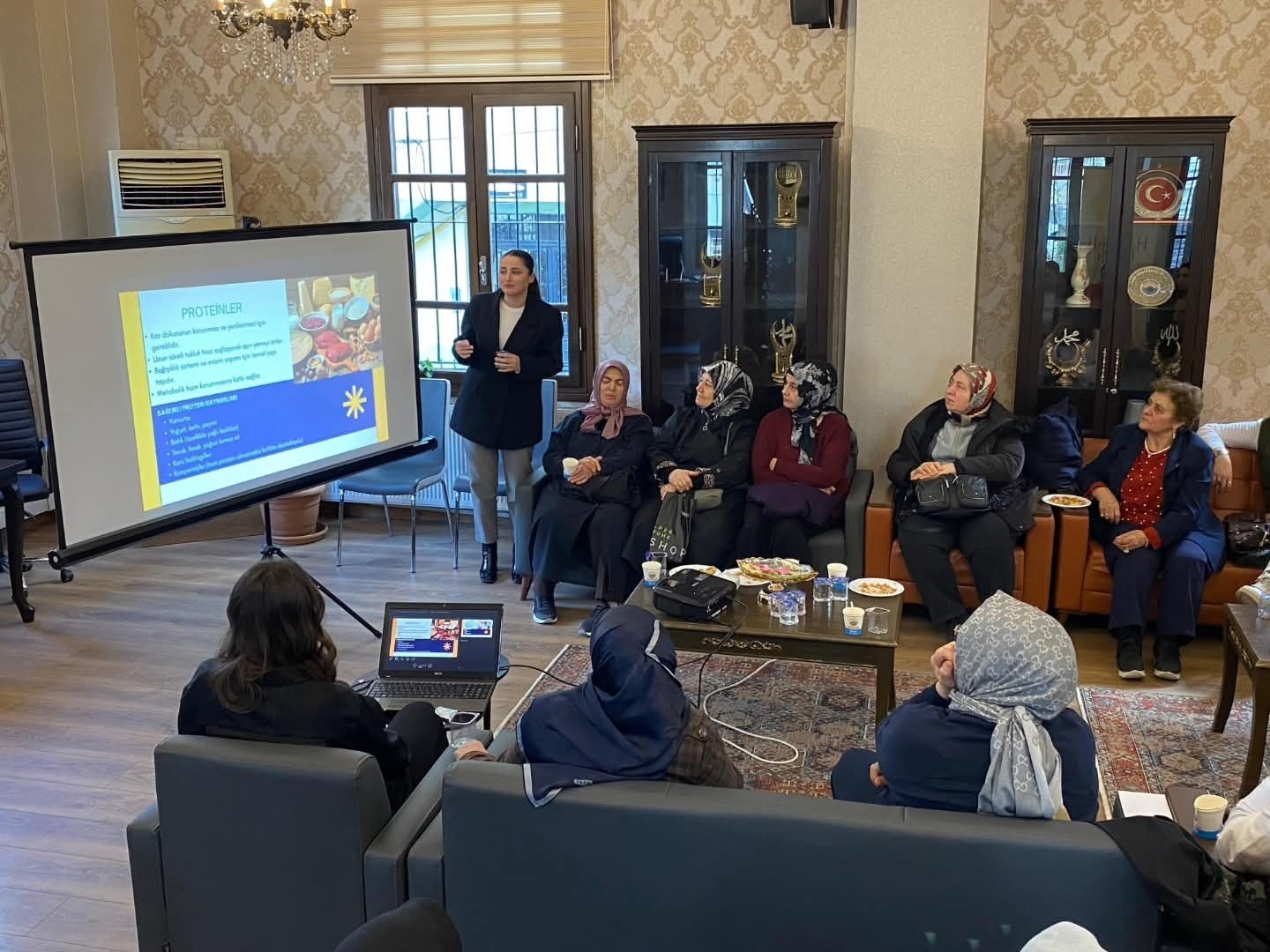 ‘Diyetisyenlerimiz Kadınlarımızın Hizmetinde’